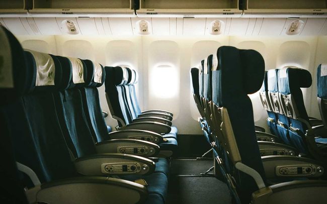 Самолет пустующий сиденье